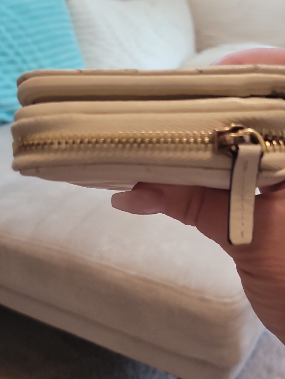 Versace Medusa Ivory Quilted
Leather Bifold Wallet - Picture 4 of 15